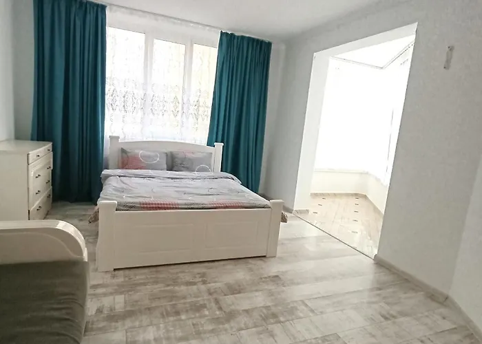 новобуд 公寓 *